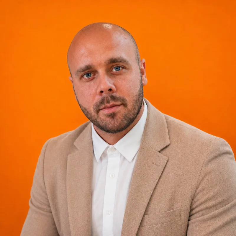 Robbie, Operationeel Manager